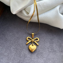 Load image into Gallery viewer, Heart Bow